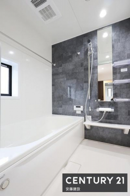 @y@@/@Bathroom@z
O[̃ANZgplŗDȋԂo
g[@Ă芷C₷A~͉ߓxȉxh܂