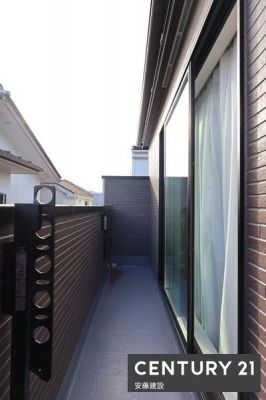 oRj[@y@oRj[@/@Balcony@z
Qo\ȃoRj[
Ղ̓𗁂тĐ󕨂芣܂