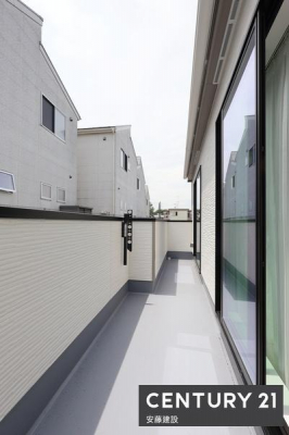 oRj[@y@oRj[@/@Balcony@z
2o\ȓoRj[I
ɍLzc̐NN