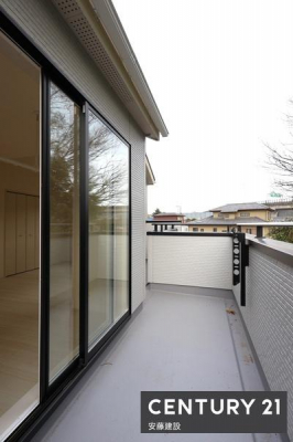oRj[@y@oRj[@/@Balcony@z
Qo\ȓ쐼oRj[I
Ƃ肠Lłzc̐NN
