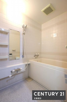 @y@@/@Bathroom@z
̔߂̐Sn悢oX^C