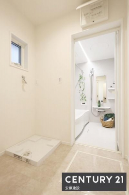 ���ʑ�E���ʏ��@�y�@�E�ߏ��@/�@Washroom�@�z
���邭��Ƃ肠��L���̒E�ߏ�
���ʉ��ϑ�ƕ�����Ă���A�ƒ���ł̃v���C�x�[�g�����m�ۂł���݌v