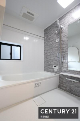 @y@@/@Bathroom@z
Ղ̂ɂZꂻȁA闁łB
zXN[ĂAJ̓ł\