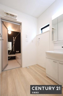 ʑEʏ@y@ʏ@/@Washroom@z
ʏ͖ZXgXt[ɐgxxłȋ