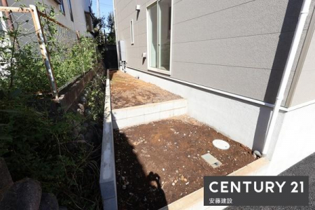 @y@@/@Garden@z
ƂXy[X