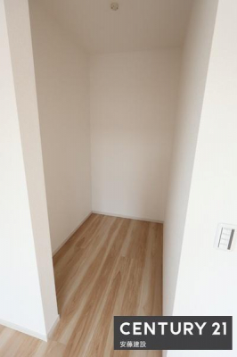 [@y@WIC@z
Gߕ̈ߗނƓdAsobOEX|[cpiȂǂ̎[łđϕ֗I