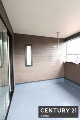 oRj[@y@oRj[@/@Balcony@z
Qo\ȓ쓌Ci[oRj[́A}ȉJ̓łSI
ChoRj[̂߃CXuăxsOy߂܂