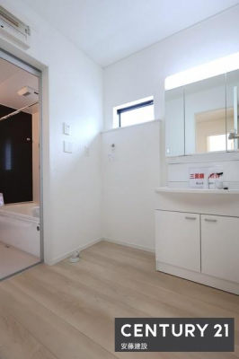 ʑEʏ@y@ʏ@/@Washroom@z
ʏ͖ZXgXt[ɐgxxłȋ
[͂̂Ɨʑ䊮