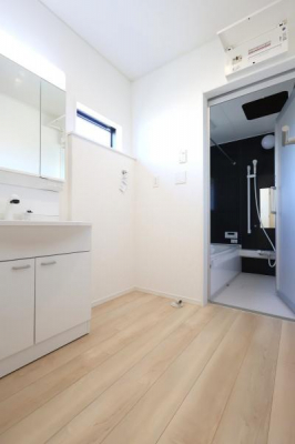 ʑEʏ@y@ʏ@/@Washroom@z
ʏ͖ZXgXt[ɐgxxłȋ
[͂̂OʋƗʑ䊮