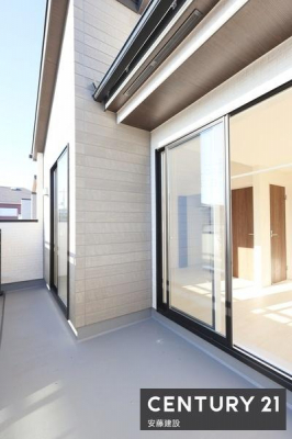 �o���R�j�[�@�y�@�o���R�j�[�@/�@Balcony�@�z
�Q������o���\�ȓ쐼�����o���R�j�[�I
�����Ղ�̓������𗁂тĐ��󕨂��������芣���܂�