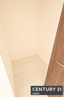 ���[�@�y�@���[�@�z
���r���O�ɉ��s��������[����