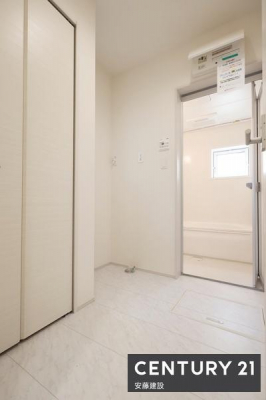 ���ʑ�E���ʏ��@�y�@�E�ߏ��@/�@Washroom�@�z
���邭��Ƃ肠��L���̒E�ߏ�
���ʉ��ϑ�ƕ�����Ă���A�ƒ���ł̃v���C�x�[�g�����m�ۂł���݌v