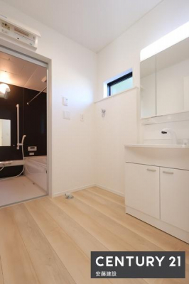 ʑEʏ@y@ʏ@/@Washroom@z
ʏ͖ZXgXt[ɐgxxłȋ
[͂̂OʋƗʑ䊮