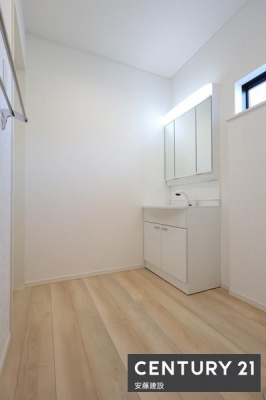 ʑEʏ@y@ʏ@/@Washroom@z
ʏ͖ZXgXt[ɐgxxłȋ
[͂̂OʋƗʑ䊮