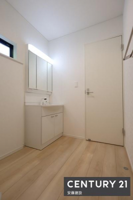 ʑEʏ@y@ʏ@/@Washroom@z
ʏ͖ZXgXt[ɐgxxłȋ
[͂̂OʋƗʑ䊮