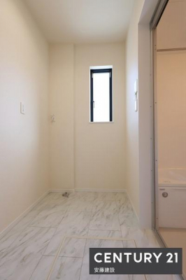 ���ʑ�E���ʏ��@�y�@�E�ߏ��@/�@Washroom�@�z
���邭��Ƃ肠��L���̒E�ߏ�
���ʉ��ϑ�ƕ�����Ă���A�ƒ���ł̃v���C�x�[�g�����m�ۂł���݌v