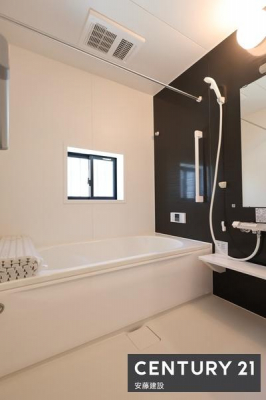 �����@�y�@�����@/�@Bathroom�@�z
�u���b�N�̃A�N�Z���g�p�l���ŗD��ȋ�Ԃ����o�����V�X�e���o�X
�z�X�N���[����������Ă���A�J�̓��ł����������\