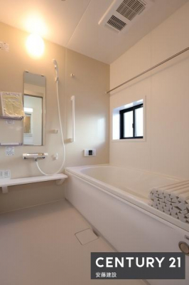 �����@�y�@�����@/�@Bathroom�@�z
�������������͋C�̃o�X���[���́A����̔�������Ă���܂��I
�z�X�N���[����������Ă���A�J�̓��ł��������������\