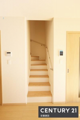 ���r���O�@�y�@���r���O�C���K�i�@�z
�Ƒ��̉�b�����R�Ƒ����郊�r���O�C���K�i�݌v