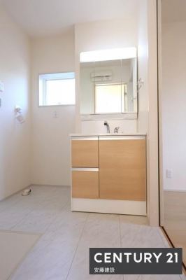 ʑEʏ@y@ʏ@/@Washroom@z
ʏ͖ZXgXt[ɐgxxłȋ
[͂̂OʋƗʑ䊮