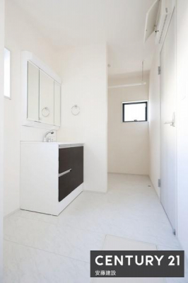 ʑEʏ@y@ʏ@/@Washroom@z
ʏ͖ZXgXt[ɐgxxłȋ