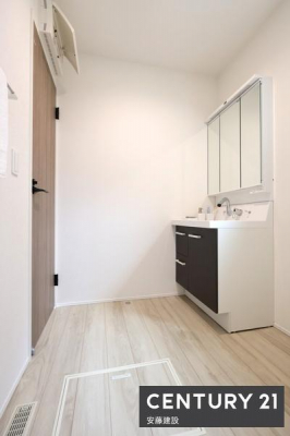 ʑEʏ@y@ʏ@/@Washroom@z
ʏ͖ZXgXt[ɐgxxłȋ
[͂̂Ɨʑ䊮