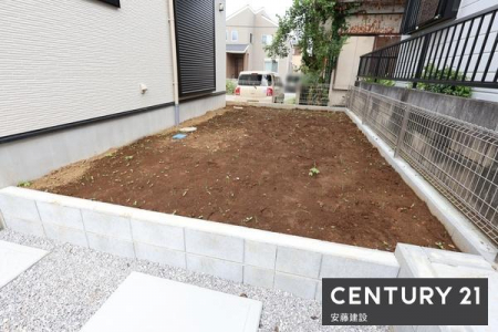 @y@@/@Garden@z
K[fjOƒ؉Ȃǂy߂Ƃ̍L̂