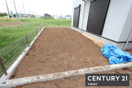 @y@@/@Garden@z
K[fjOƒ؉Ȃǂy߂Ƃ̍L̂