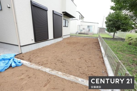 @y@@/@Garden@z
K[fjOƒ؉Ȃǂy߂Ƃ̍L̂