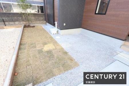 @y@@/@Garden@z
K[fjOƒ؉Ȃǂy߂Ƃ̍L̂