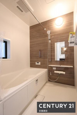 �����@�y�@�����@/�@Bathroom�@�z
�����Ղ�̂����ɂ������Z���ꂻ���ȁA���������闁���ł��B
�z�X�N���[����������Ă���A�J�̓��ł����������\