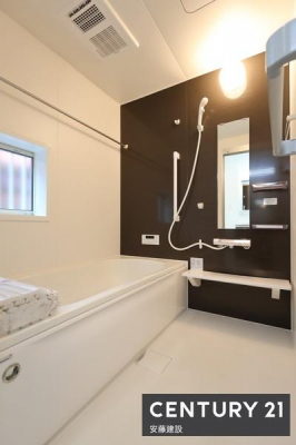 @y@@/@Bathroom@z
Ղ̂ɂZꂻȁA闁łB
zXN[ĂAJ̓ł\