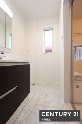 ʑEʏ@y@Eߏ@/@Washroom@z
邭Ƃ肠L̐ʏ
