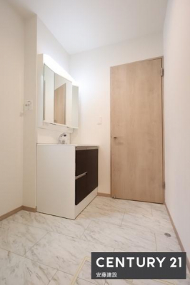 ʑEʏ@y@ʏ@/@Washroom@z
ʏ͖ZXgXt[ɐgxxłȋ