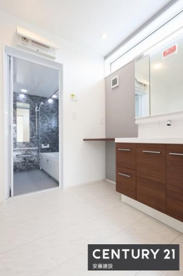 ���ʑ�E���ʏ��@�y�@���ʏ��@/�@Washroom�@�z
������������ʏ��́A�Z���������X�g���X�t���[�ɐg�x�x�ł������ȋ��
�w�ʑ䐳�ʂɃN���[�[�b�g�^���l���Ɋ���