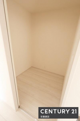 ���[�@�y�@�[�ˁ@�z
�G�ߕ��̈ߗނ�Ɠd�̎��[�ɖ𗧂��[�X�y�[�X����
�t�@�~���[�N���[�N�Ƃ��Ă���ϕ֗��ł��I