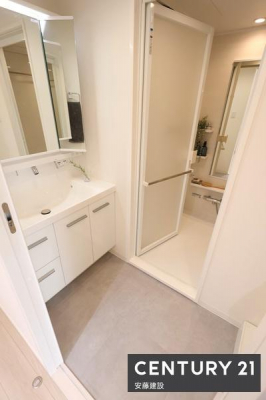 ʑEʏ@y@ʏ@/@Washroom@z
ʏ͖ZXgXt[ɐgxxłȋ
[͂̂OʋƗʑ䊮