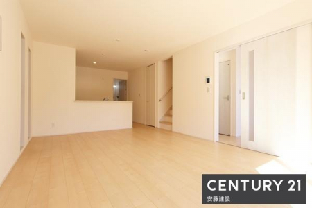 ���r���O�@�y�@���r���O�@/�@17���@�z
���邭���������ȁA��������Ƃ����L���̃��r���O
�_�C�j���O�e�[�u���ƃ\�t�@�[��u���Ă���Ƃ肪���܂����