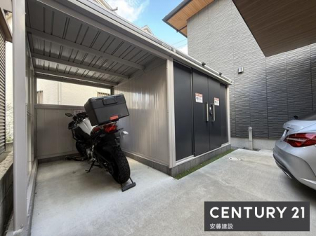 @y@@/@Garden@z
J[|[gɕu