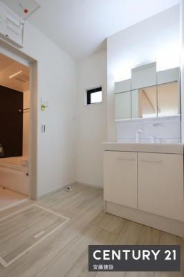 ʑEʏ@y@ʏ@/@Washroom@z
ʏ͖ZXgXt[ɐgxxłȋ
[͂̂OʋƗʑ䊮I