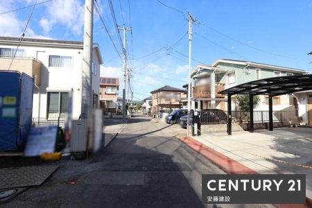 �O�ʓ��H�܂ތ��n�ʐ^�@�y�@�O�ʓ��H�@�z
������4������