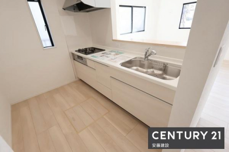 �L�b�`���@�y�@�L�b�`���@/�@Kitchen�@�z
�������̎󂯓n�����X���[�Y�ȑΖʎ��̃V�X�e���L�b�`��
��������M��ɂ�����������ɂ����݌v