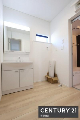 ���ʑ�E���ʏ��@�y�@���ʏ��@/�@Washroom�@�z
������������ʏ��́A�Z���������X�g���X�t���[�ɐg�x�x�ł������ȋ��
����������[���ł���Ɨ����ʉ��ϑ䊮���I