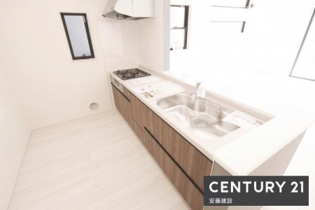 �L�b�`���@�y�@�L�b�`���@/�@Kitchen�@�z
�������̎󂯓n�����X���[�Y�ȑΖʎ��̃V�X�e���L�b�`��
��������M��ɂ�����������ɂ����݌v