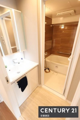 ���ʑ�E���ʏ��@�y�@�E�ߏ��@/�@Washroom�@�z
���邭��Ƃ肠��L���̐��ʏ�
