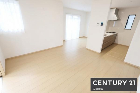 ���r���O�@�y�@���r���O�@/�@16���@�z
��ʍ̌��ŗz���E���ʗǍD�Ȃ�Ƃ�̂��郊�r���O
�_�C�j���O�e�[�u���ƃ\�t�@�[��u���Ă���Ƃ肪���܂����