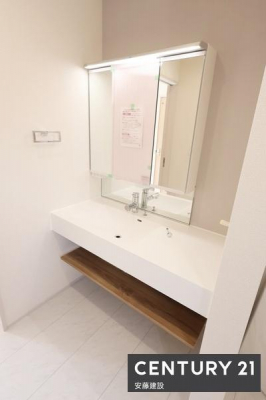 ���ʑ�E���ʏ��@�y�@�Ɨ����ʉ��ϑ�@�z
�|�������₷���t���t���b�g�Ȑ��ʉ��ϑ䊮��
�O�ʋ��̂��ߐg�����Ȃ݂̃`�F�b�N���o�b�`���I