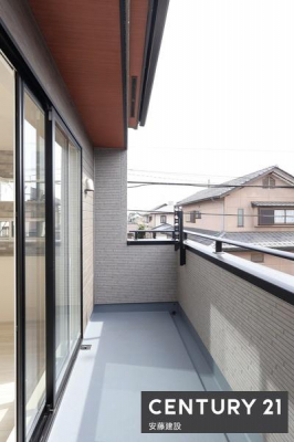 �o���R�j�[�@�y�@�o���R�j�[�@/�@Balcony�@�z
�Q������o���\�ȓ�����o���R�j�[
��ʂ葤���猩���ɂ����v���C�o�V�[���̍����݌v�I