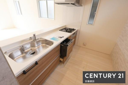 �L�b�`���@�y�@�L�b�`��+�H��@�@/�@Kitchen�@�z
���[�ƍ�ƃX�y�[�X����������m�ۂ����Ζʎ��V�X�e���L�b�`���I
�������̕Еt����^�яo�������₷���֗��Ȑ݌v
�Ǝ����Z�ɖ𗧂H��@�t��