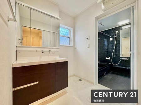 ʑEʏ@y@ʏ@/@Washroom@z
ʏ͖ZXgXt[ɐgxxłȋ
[͂̂OʋƗʑ䊮I